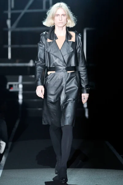 Look 10